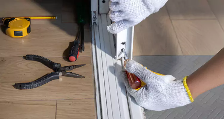 Screen Door Wheel Replacement in Southchase, FL