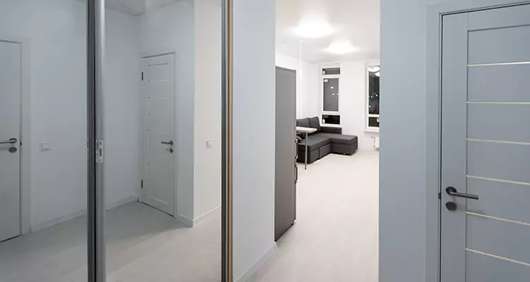 Modern Mirrored Closet Doors Repair in Southchase, FL
